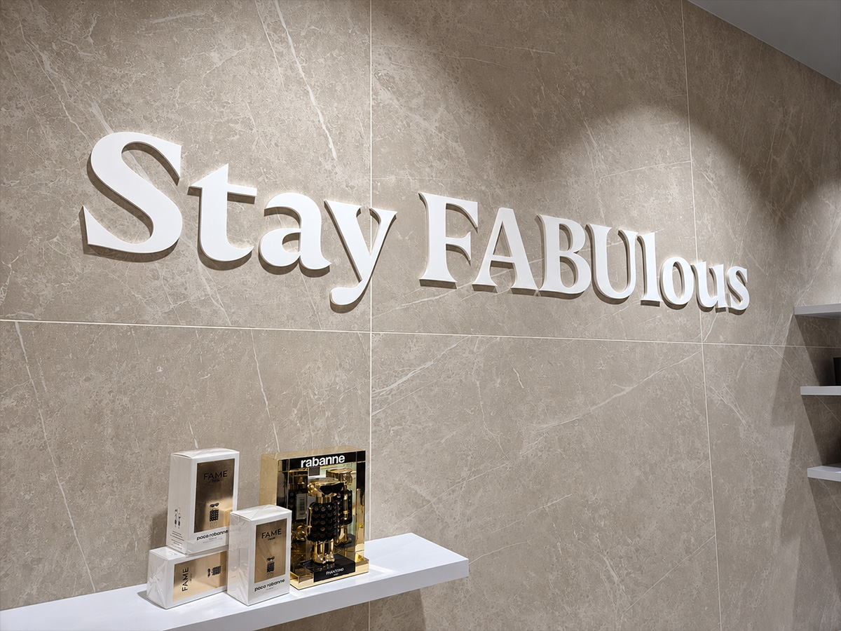 indoor-simple-letters-wall