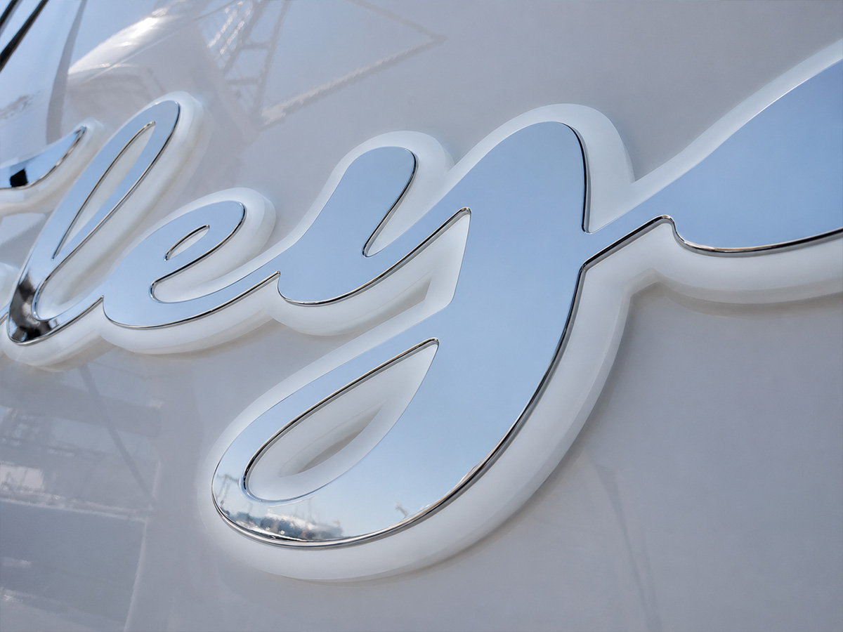 logo-yacht-premium-sign-detail-custom