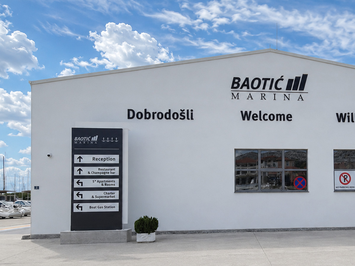 outdoor-signalisation-totem-wayfinding-marinag