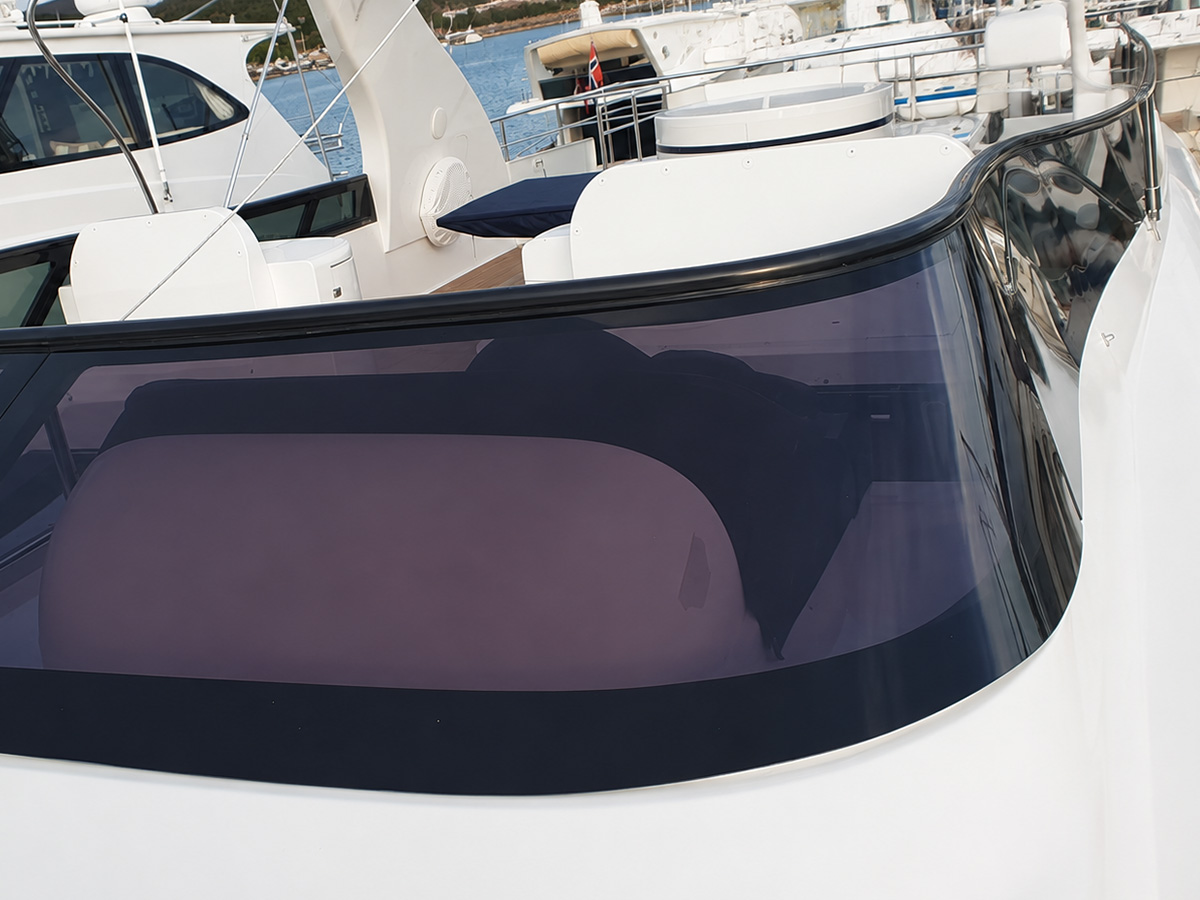 windshield-pleksy-tinted-window-custom-boat-wimdow